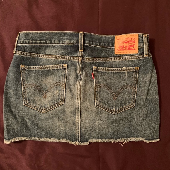 Levi’s Mini Skirt - Picture 2 of 4